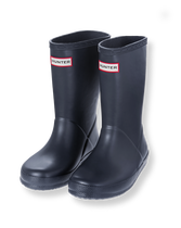 The handcrafted Hunter Kids' rain boot forms a smaller version of the iconic adult boot. A vulcanized rubber design made from 28 parts
